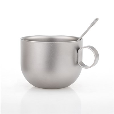 Taza de café de titanio